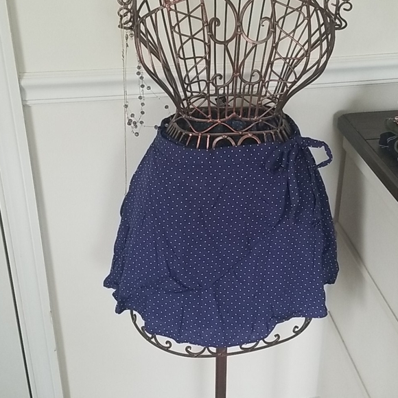😎 2 for $17😎 Forever 21 polkadot wrap skirt navy blue - Picture 6 of 12